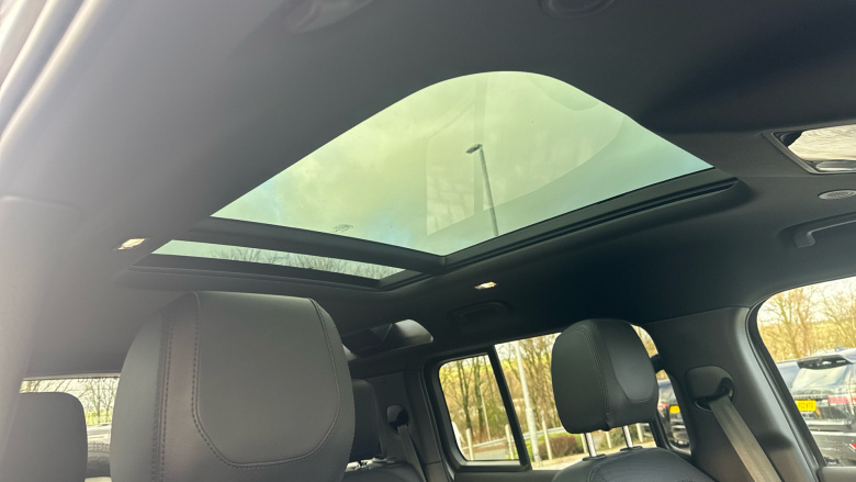 Land Rover Defender 3.0 D250 X-Dynamic SE 110 5dr Auto Diesel Estate